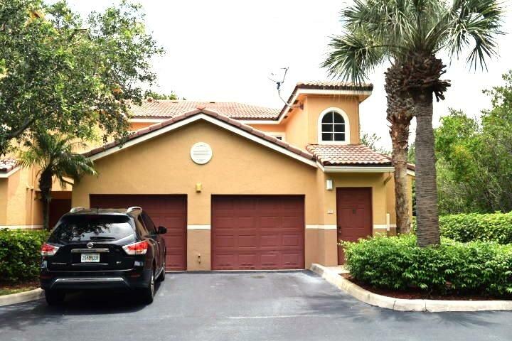 Property Photo:  300 Scotia 106 Drive 106  FL 33462 