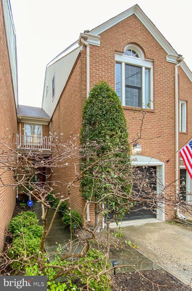 Property Photo: 1826 Duffield Lane VA 22307
