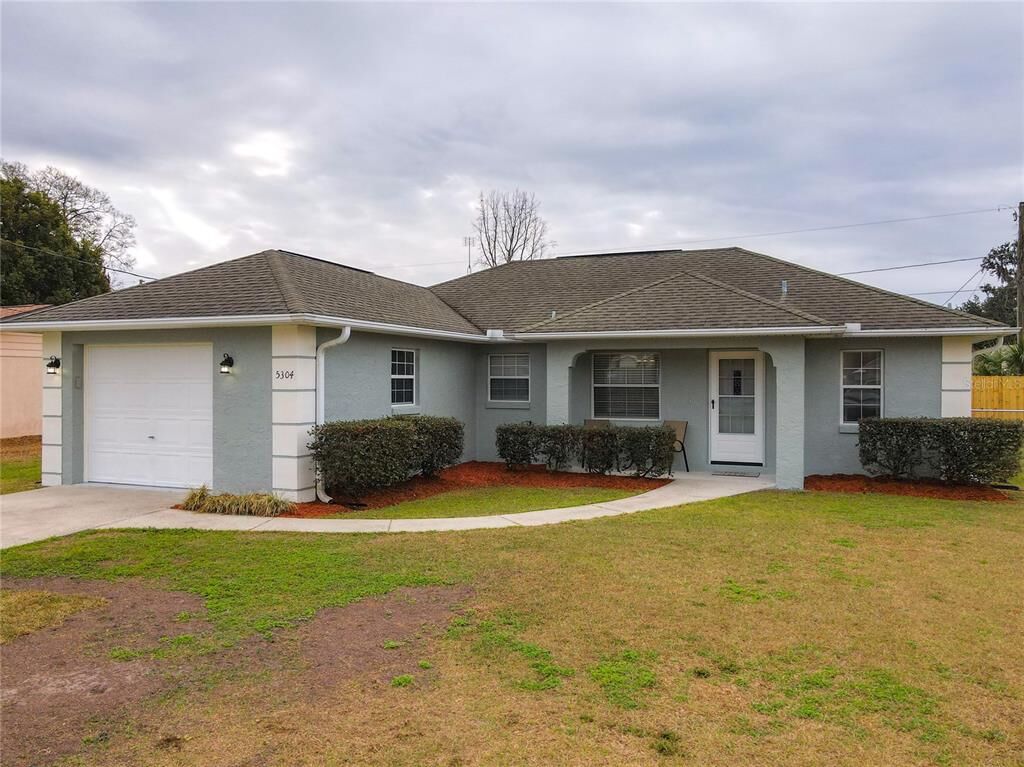 Property Photo:  5304 SE 105th Place  FL 34420 