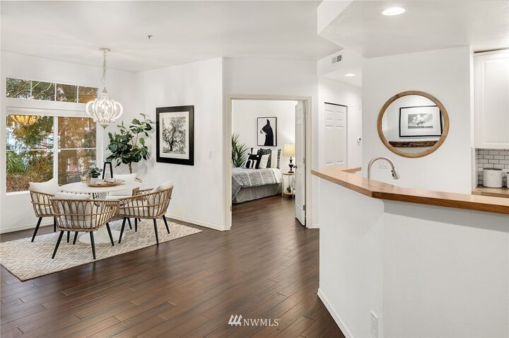 Property Photo: 2226 Newport Way NW 3-1 WA 98027
