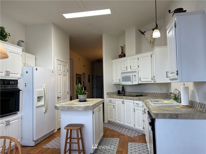 Property Photo:  1100  Poplar Avenue  WA 98022 