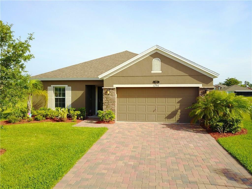 Property Photo:  1296 Lexington Manor SW  FL 32962 