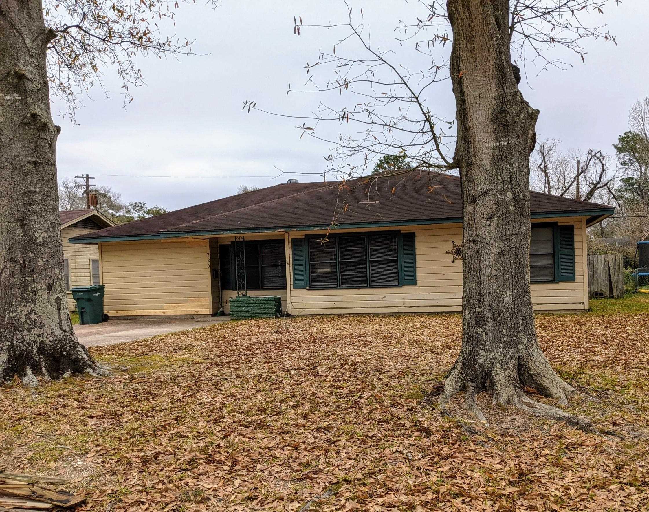 Property Photo:  720 Parson Dr  TX 77706 