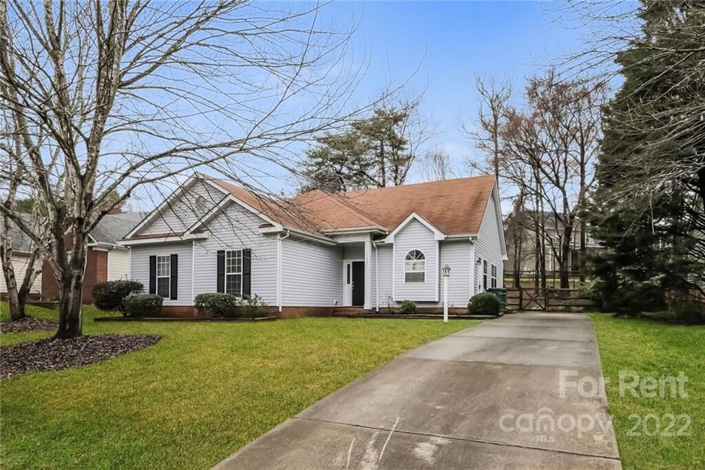 Property Photo:  11331 Clayford Ridge  NC 28215 