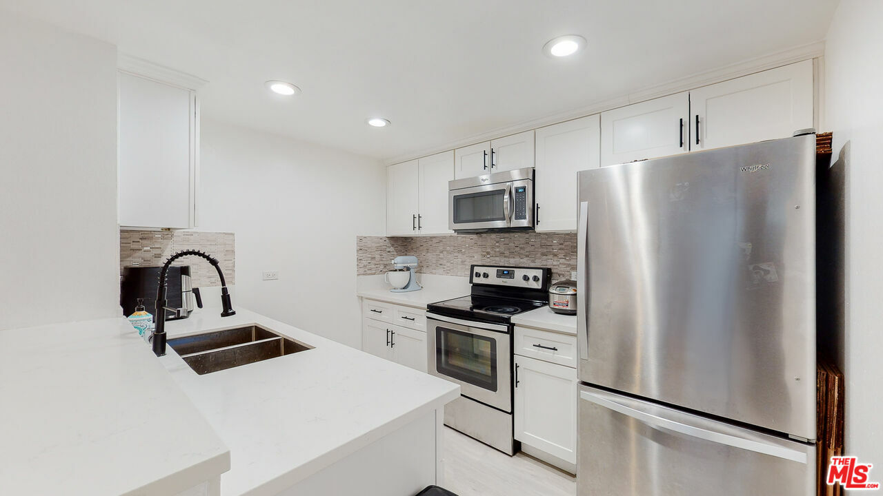 Property Photo:  10535   Wilshire Blvd 407  CA 90024 