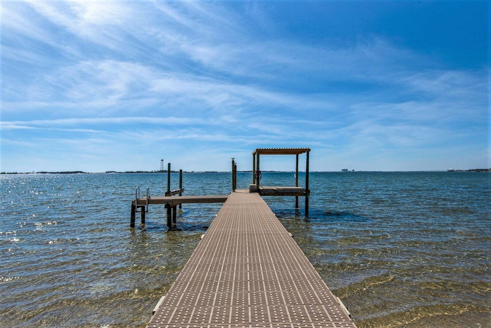 Property Photo:  156 Shoreline Drive  FL 32569 