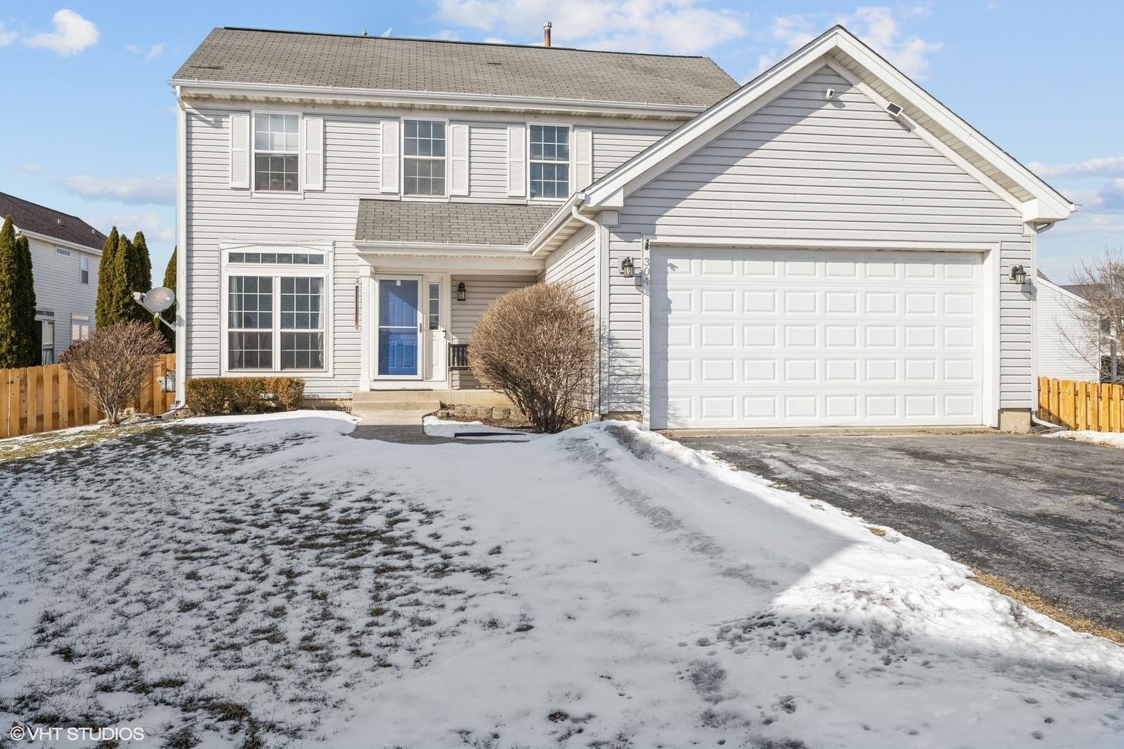 Property Photo:  304 W Applegate Court  IL 60073 