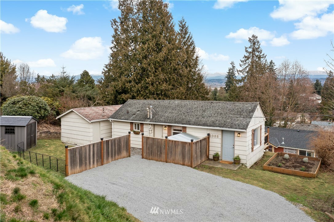 Property Photo:  1035 Temple Drive  WA 98201 