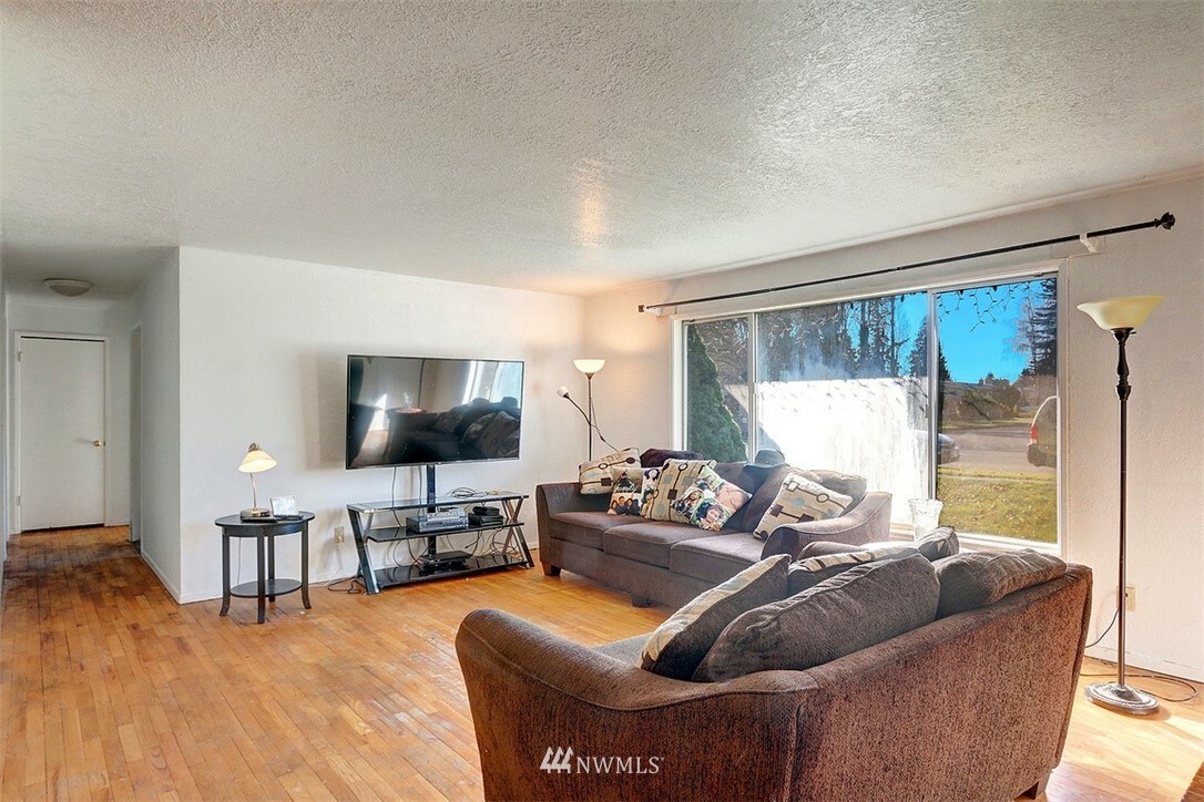 Property Photo:  19015 46th Avenue W  WA 98036 