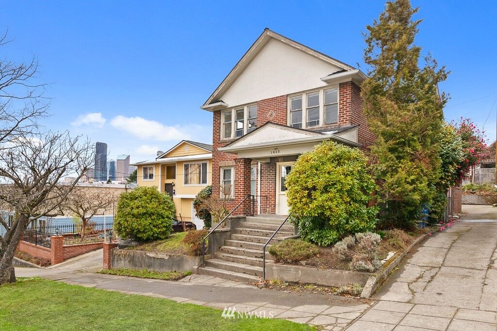 Property Photo: 1642 S Weller Street WA 98144