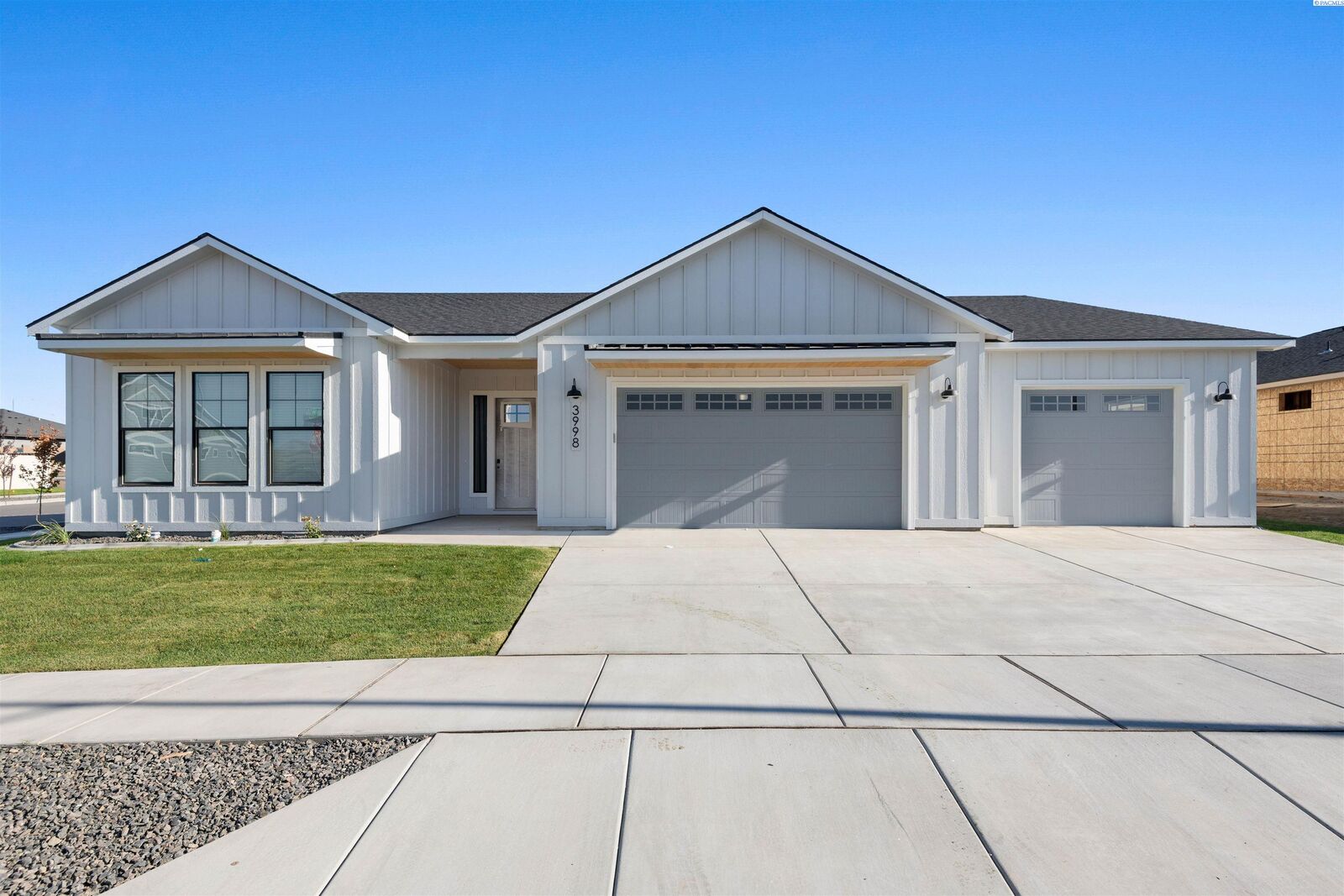 Property Photo:  3998 Barbera St  WA 99352 