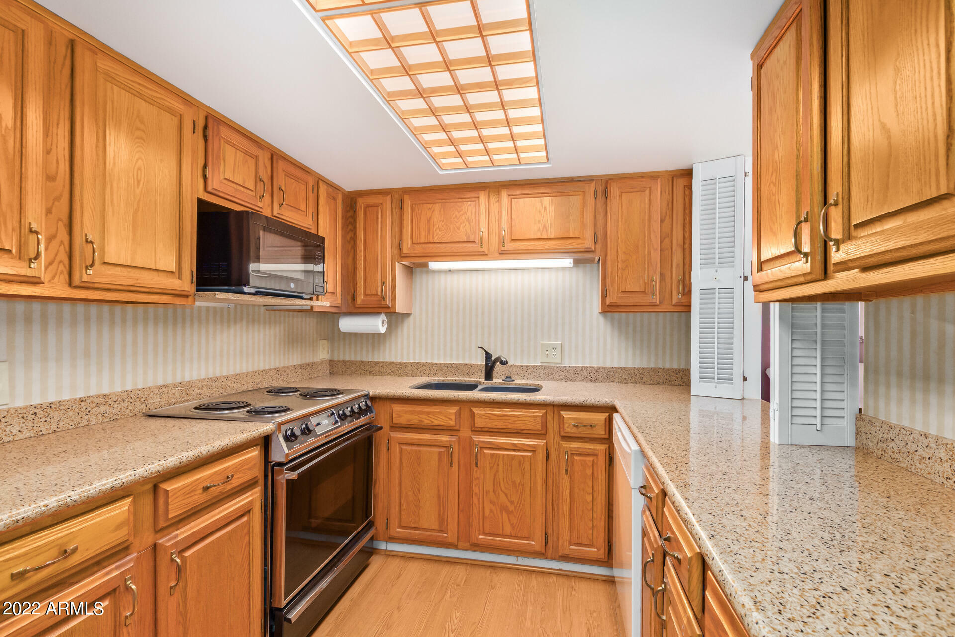 Property Photo: 10330 W Thunderbird Boulevard AZ 85351