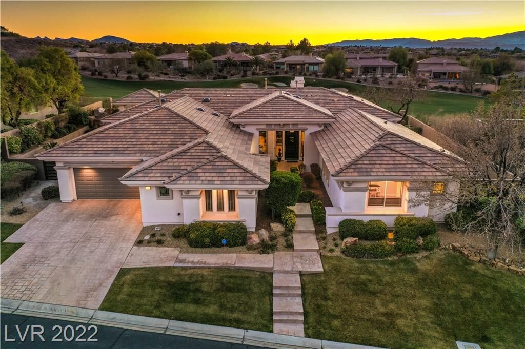 Property Photo:  19 Club Vista Drive  NV 89052 