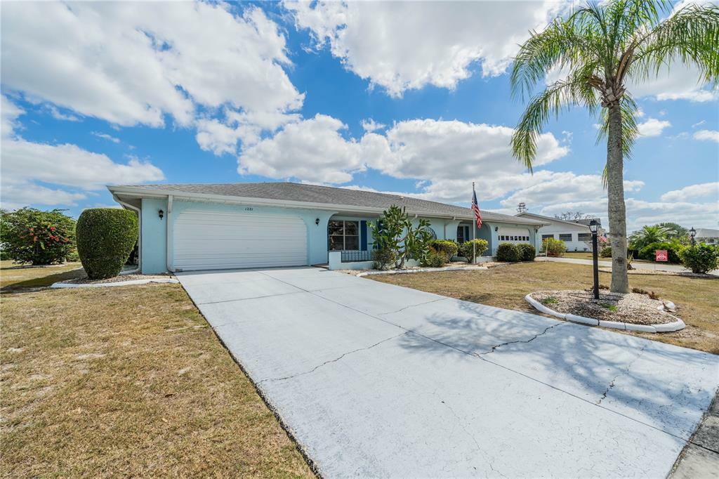 Property Photo:  1221 Wild Feather Lane  FL 33573 