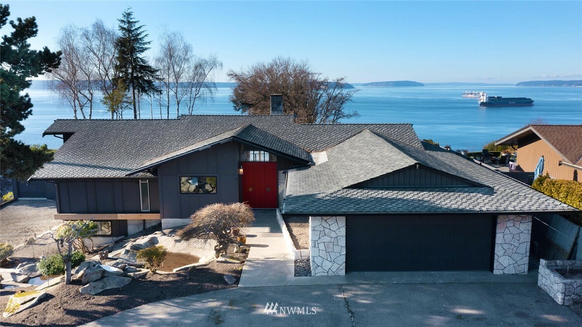 Property Photo:  881 Olympic Boulevard  WA 98203 