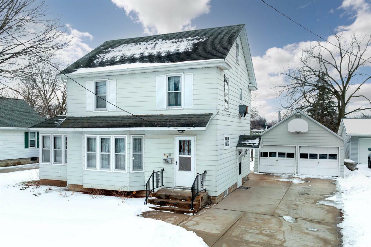 Property Photo:  425 Howard Street  WI 54971 