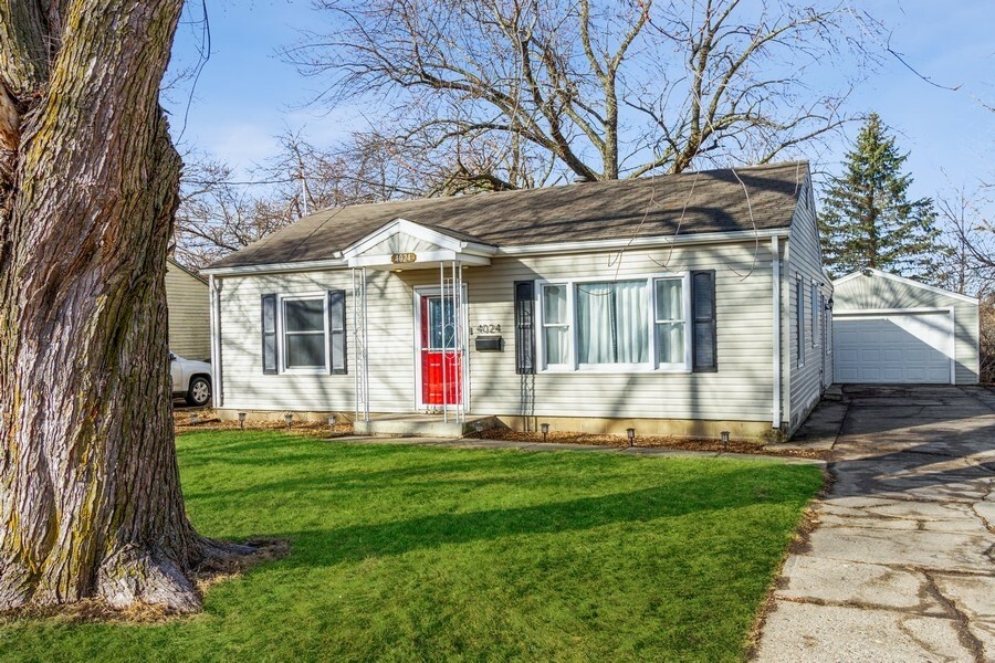 Property Photo:  4024 15th Street  IA 50313 