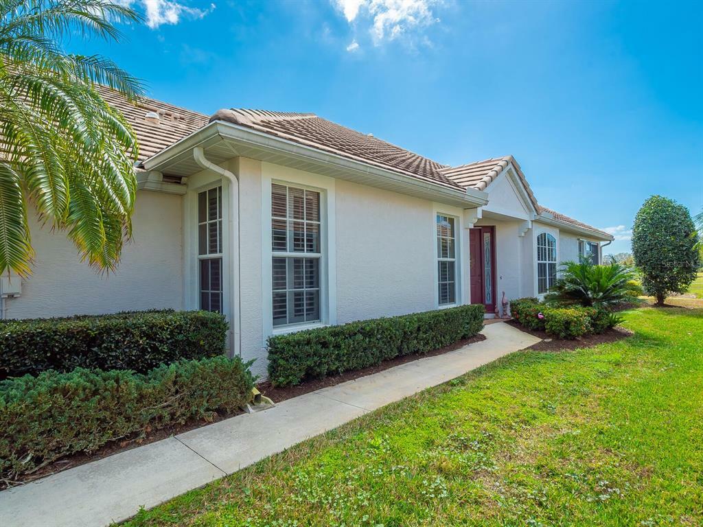 Property Photo:  6926 Woodmore Terrace  FL 34202 