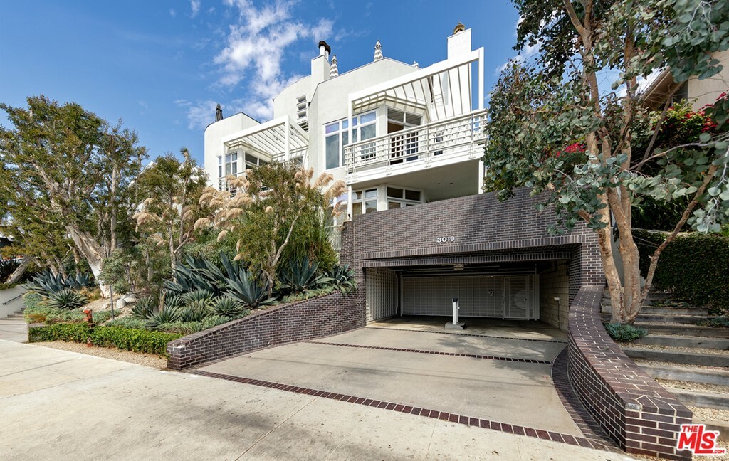 Property Photo: 3019 3rd Street 201 CA 90405