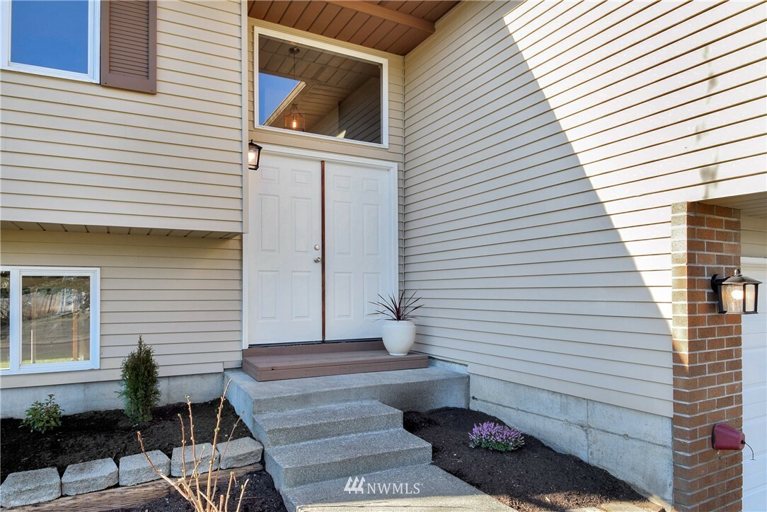 Property Photo:  15306 49th Avenue W  WA 98026 