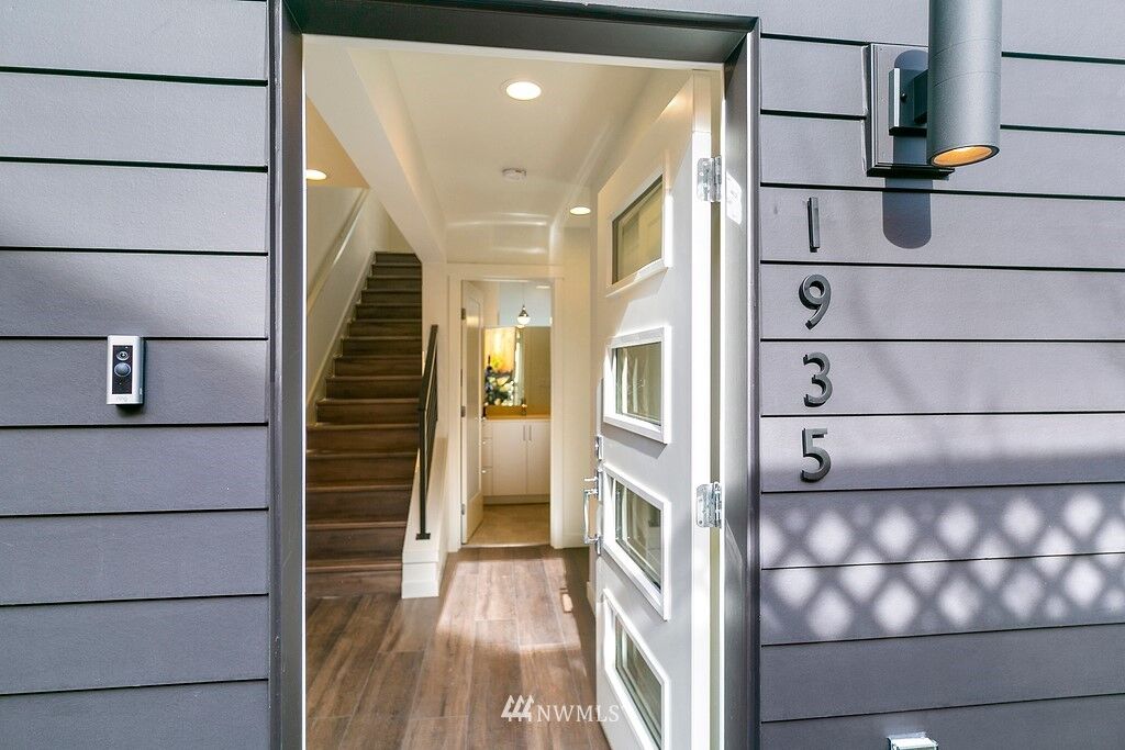 Property Photo: 1935 N 50th Street WA 98103