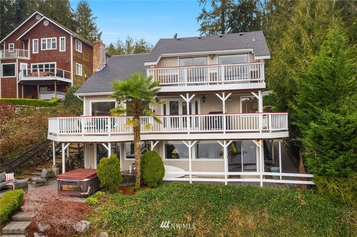 Property Photo: 215 SW Lake Roesiger Road WA 98290