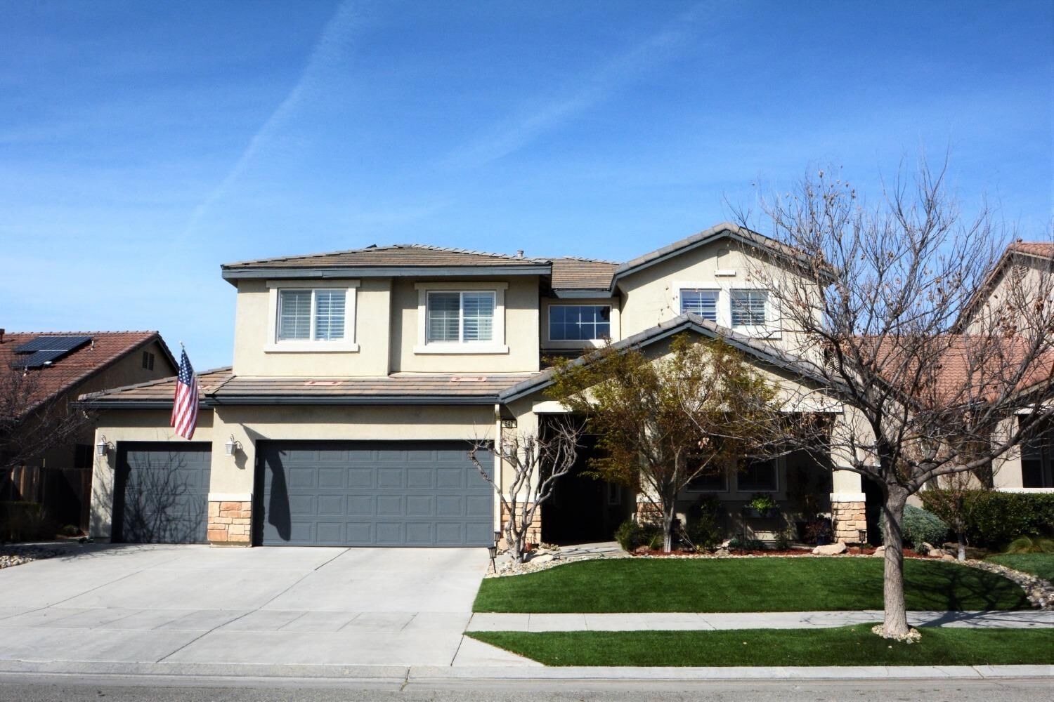 Property Photo:  547 Everglade Avenue  CA 93619 