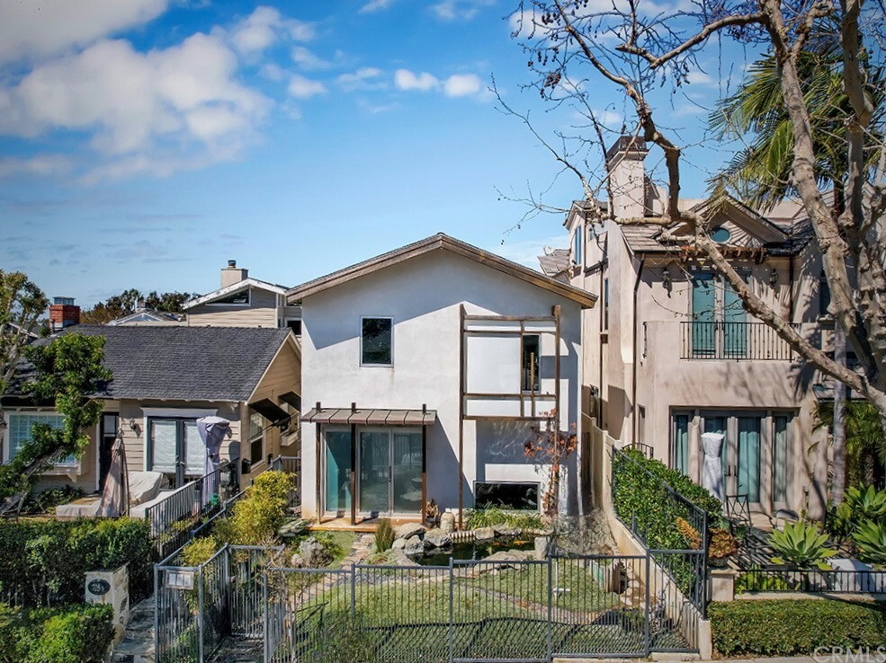 Property Photo:  707 Begonia Avenue  CA 92625 