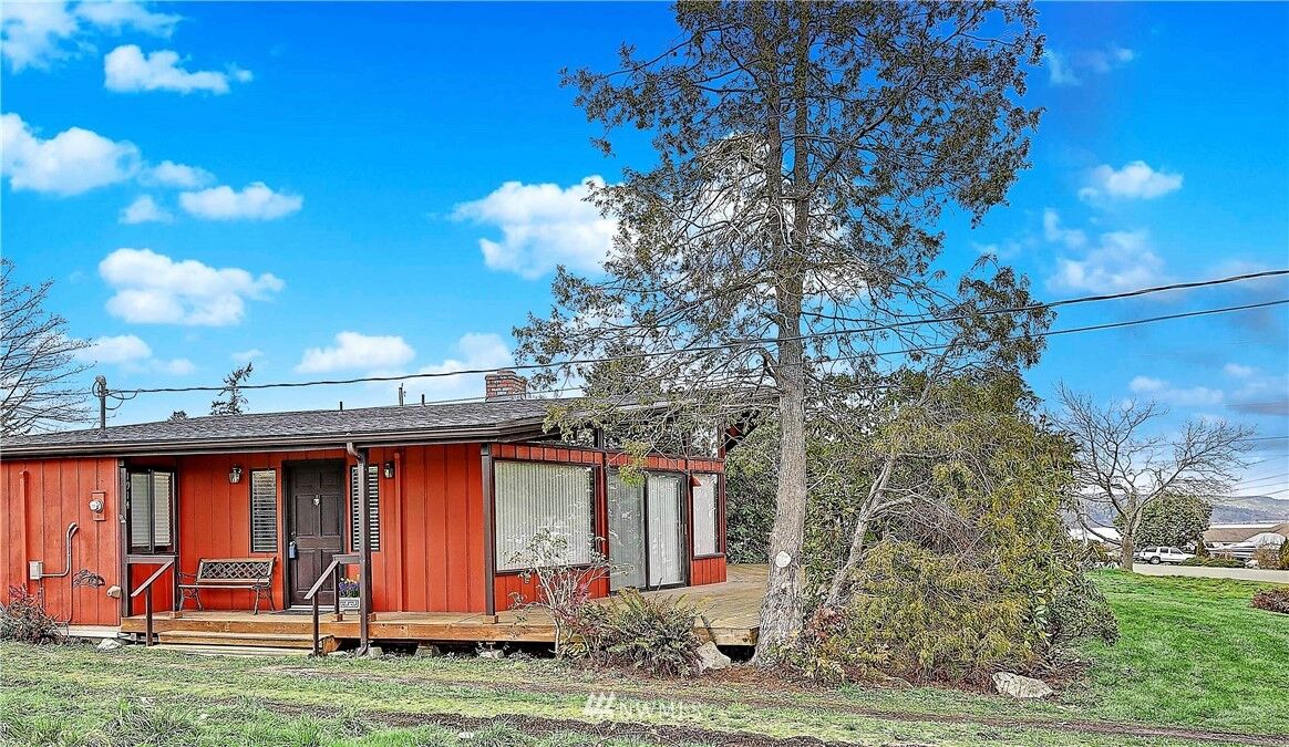 Property Photo:  1914 Edgewood Drive  WA 98282 