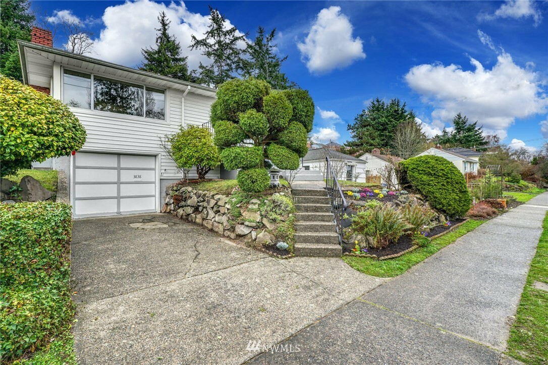 Property Photo: 3838 32nd Avenue W WA 98199