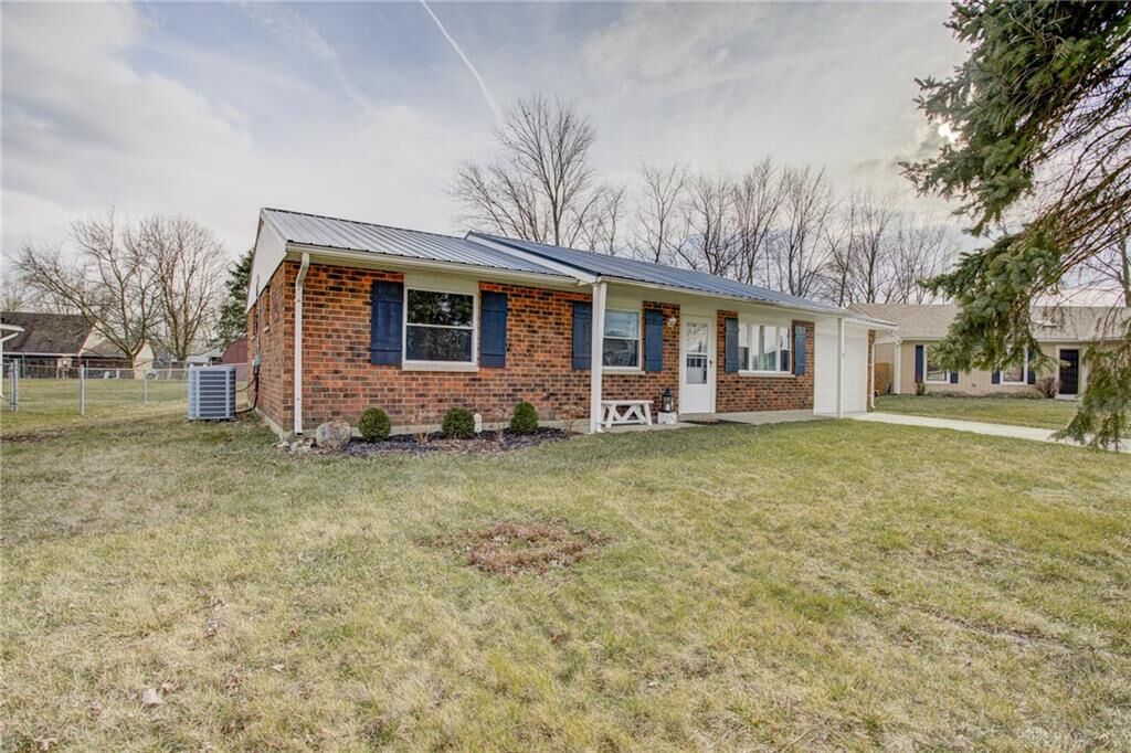Property Photo: 2520 Glenmore Court OH 45373