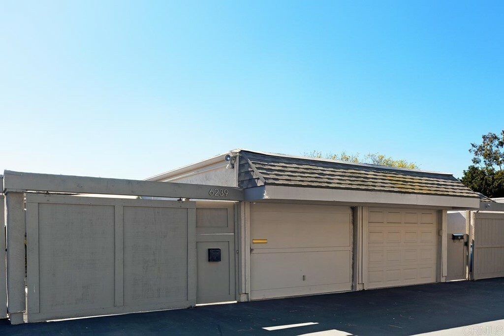 Property Photo: 6239 Caminito Andreta CA 92111