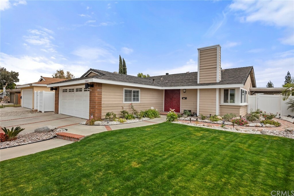 Property Photo: 17412 Yorkshire Avenue CA 92886