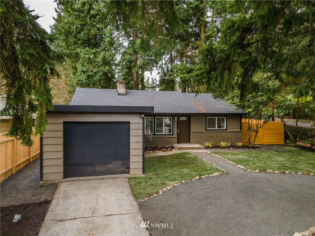 Property Photo:  17557 Wallingford Avenue N  WA 98133 