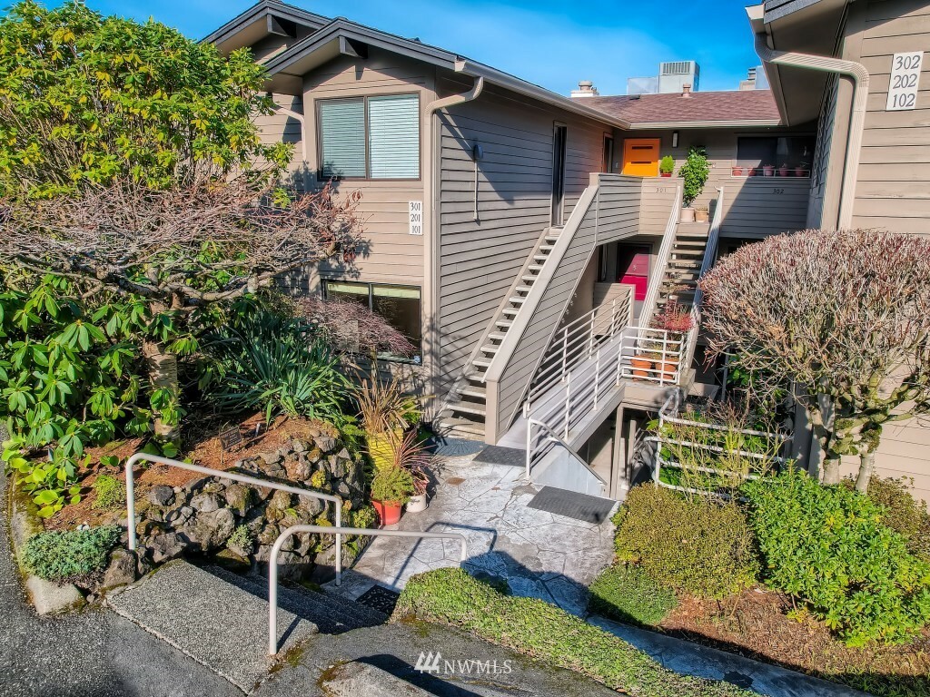 Property Photo: 2002 N 30th Street 102 WA 98403