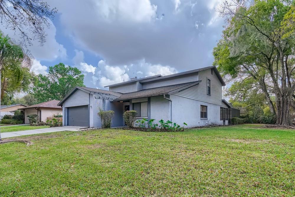 Property Photo:  401 Bloomingfield Drive  FL 33511 