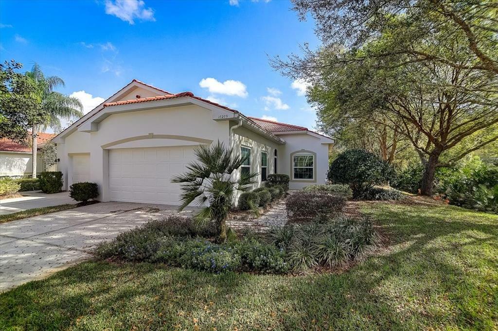 Property Photo:  10209 Devonshire Lake Drive  FL 33647 