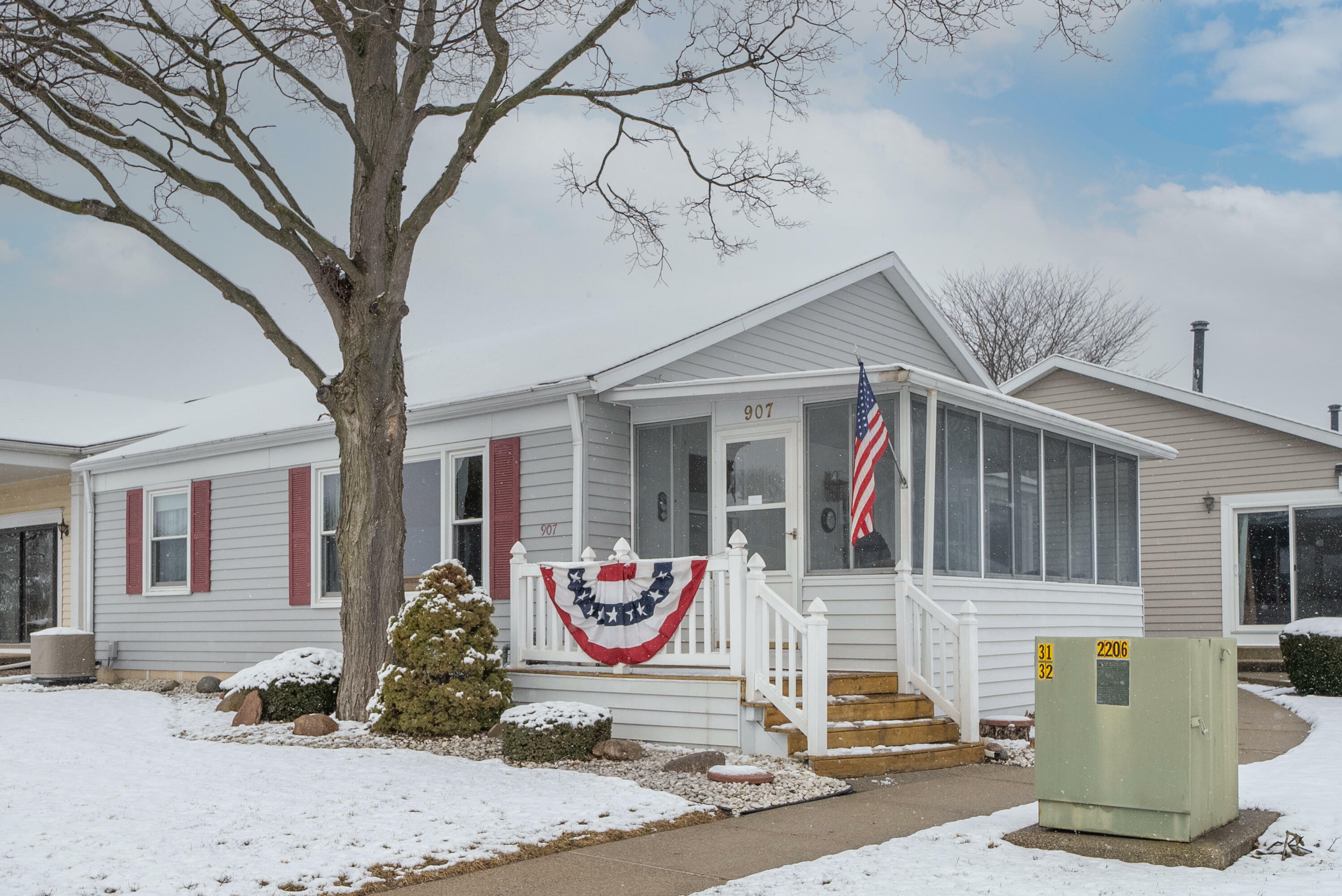 Property Photo: 907 Village Lane MI 49428