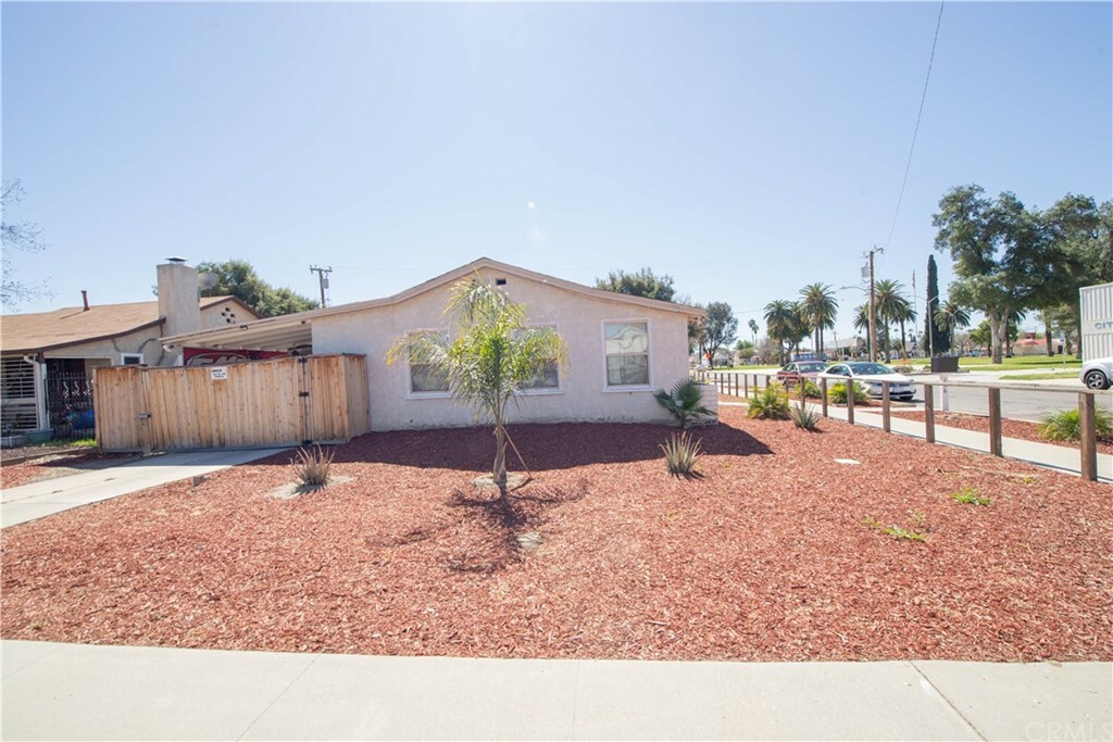 Property Photo:  156 N Taylor Street  CA 92543 