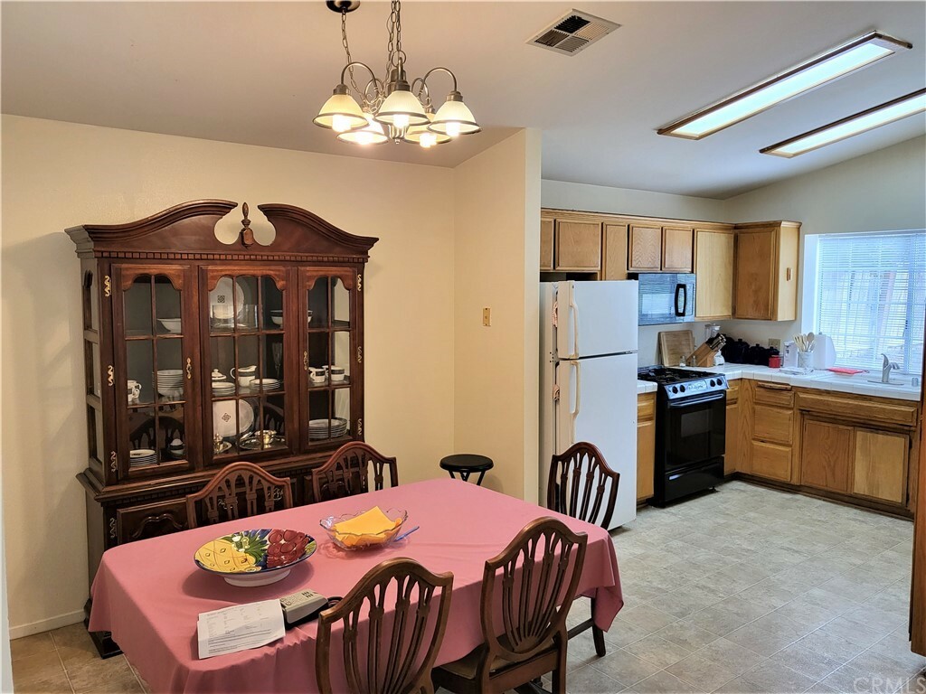 Property Photo:  840 Wayland Place  CA 93455 