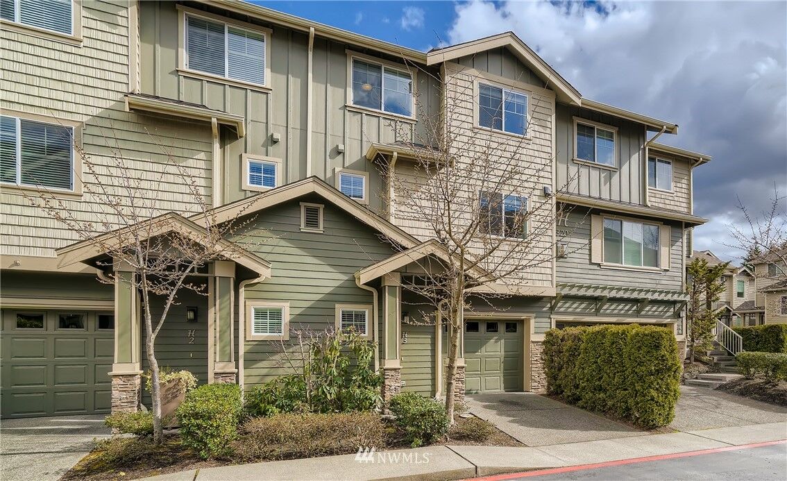 Property Photo:  320 Chelan Place NE H3  WA 98059 