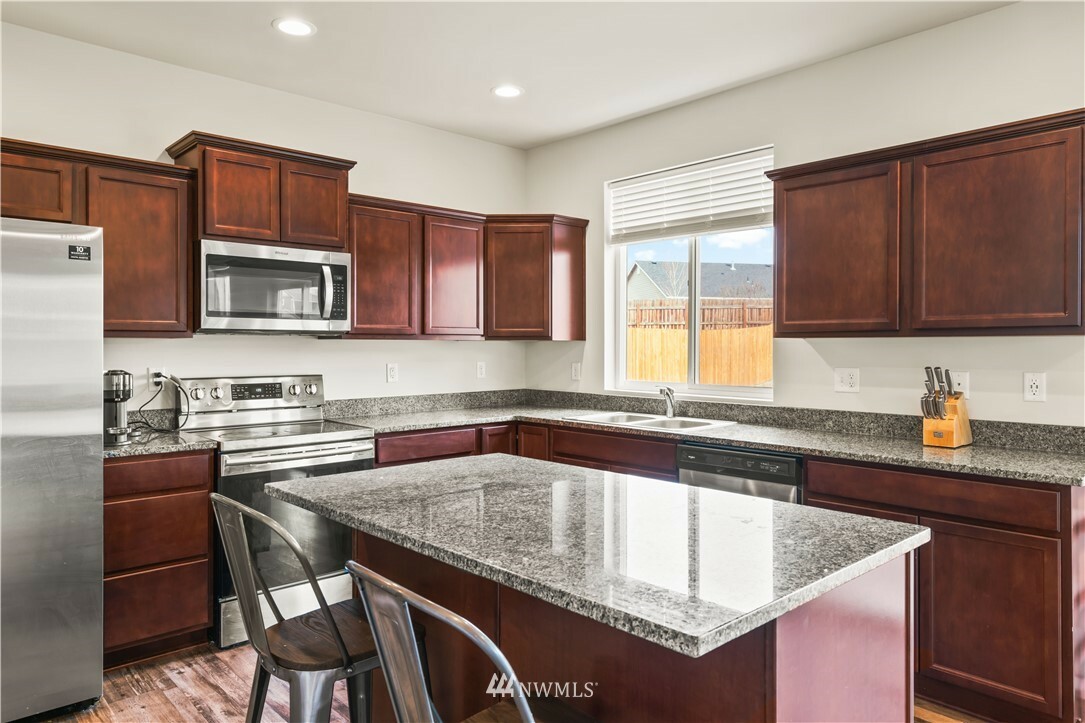 Property Photo:  2302 N Middlecrest Drive  WA 98926 