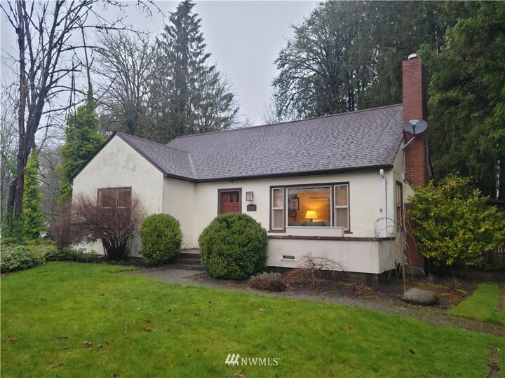 Property Photo:  206 NW Fir Street  WA 98596 