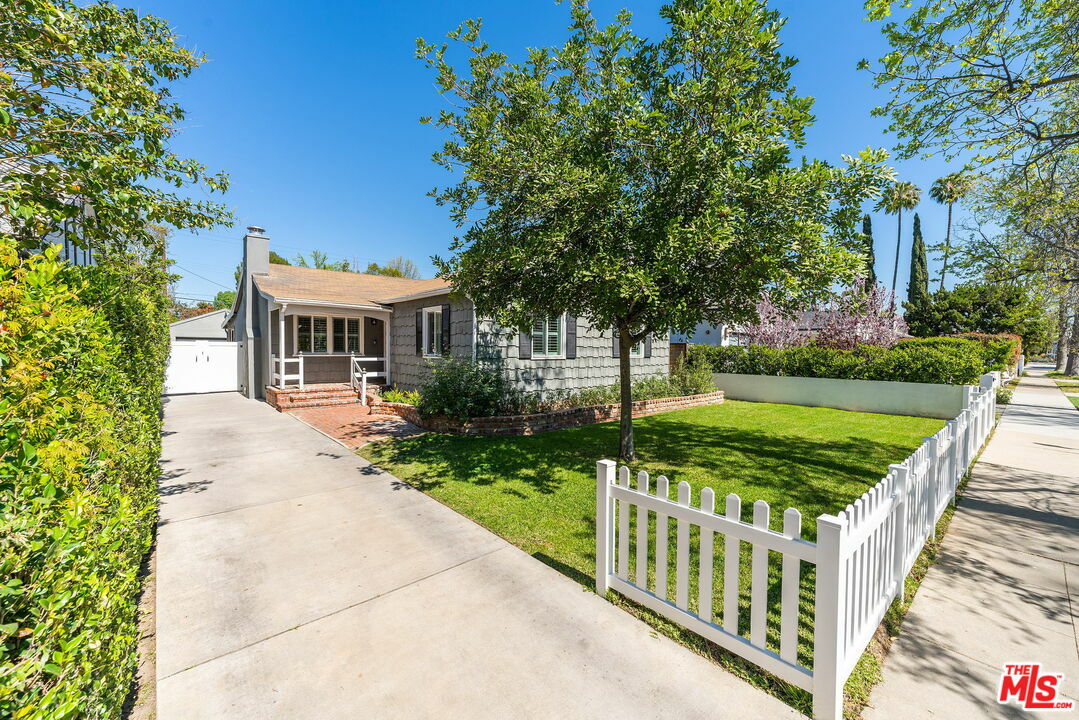 Property Photo:  14723   McCormick St  CA 91411 