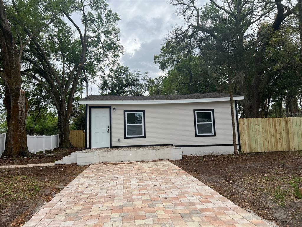 Property Photo:  1913 Poinsettia Avenue E  FL 33612 