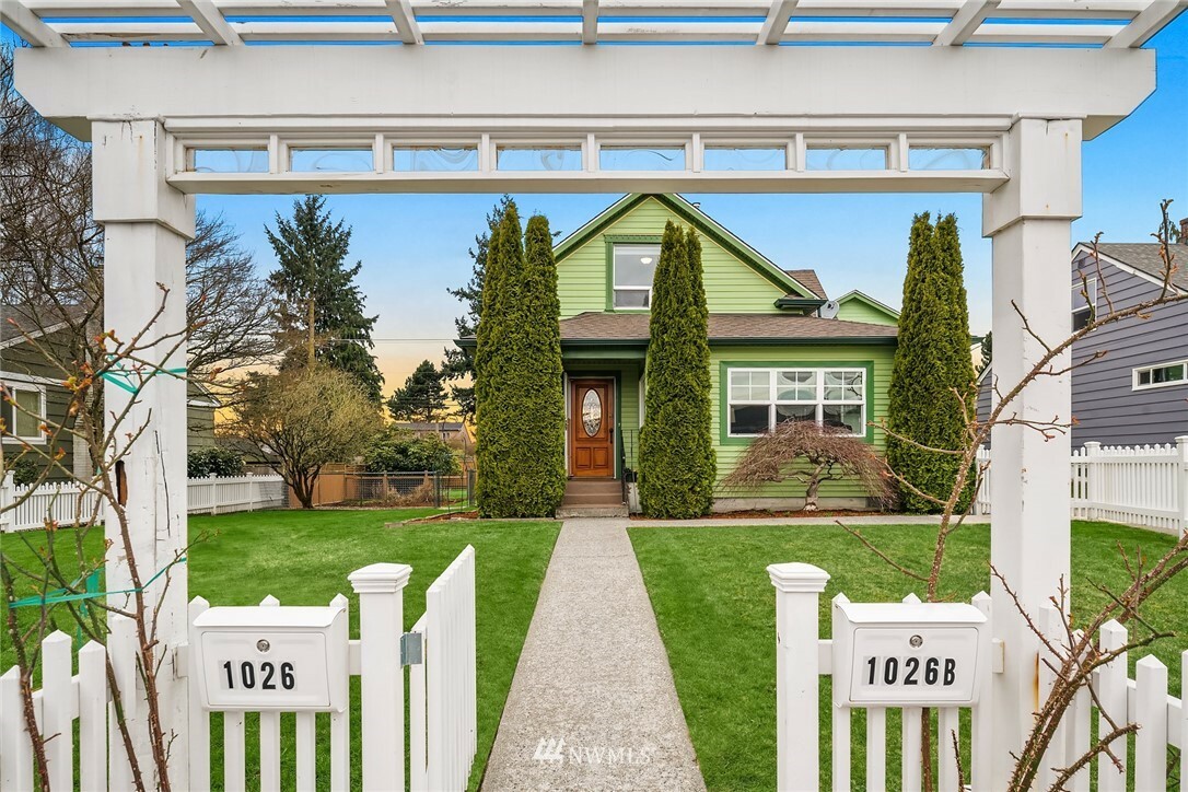 Property Photo:  1026 Lombard Avenue  WA 98201 