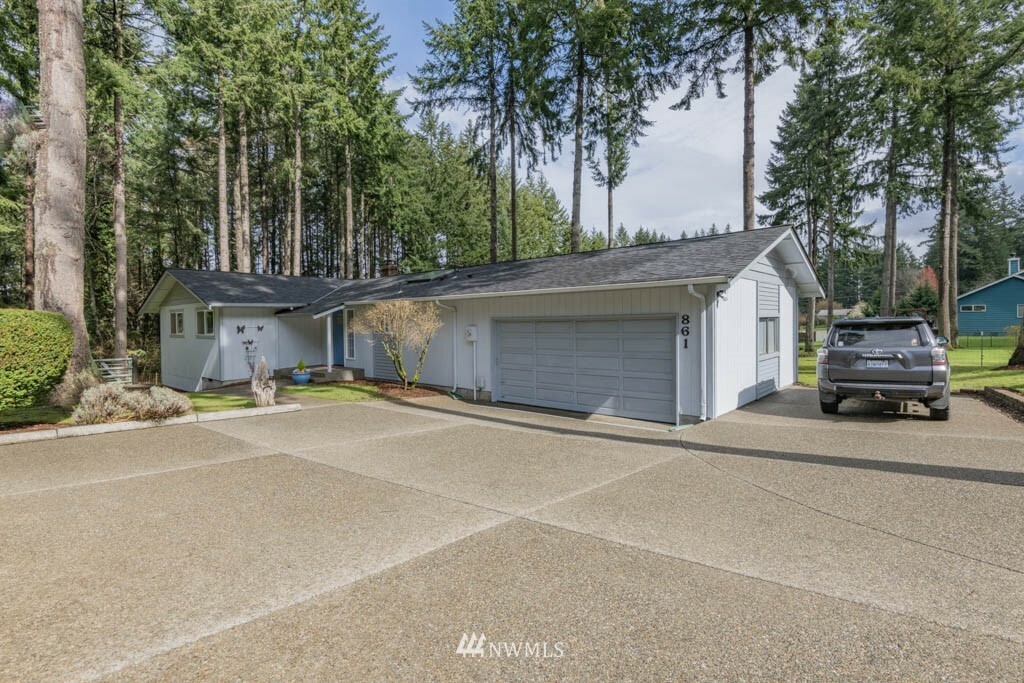 Property Photo:  861 Hyak Way  WA 98333 