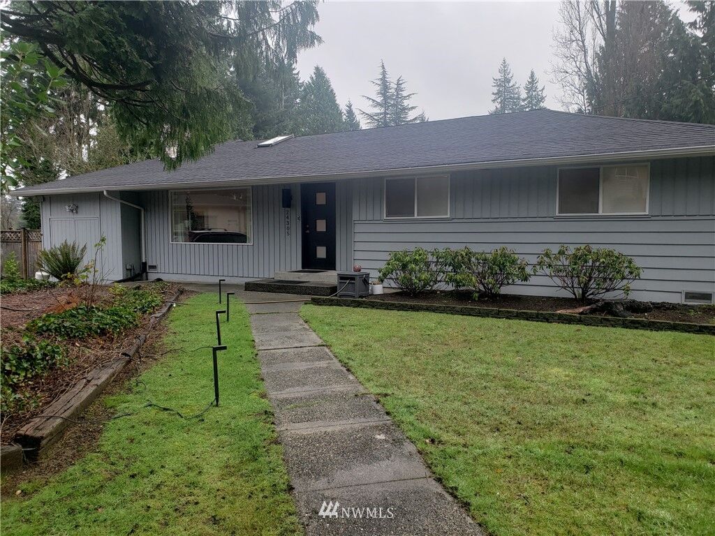 Property Photo:  24305 91st Avenue W  WA 98026 