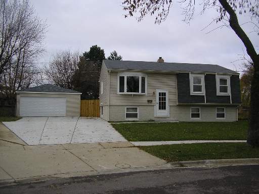 Property Photo: 240 Gregg Court IL 60107