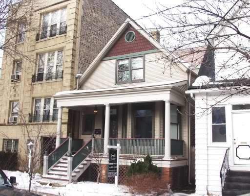 Property Photo:  1442 W Pensacola Street  IL 60613 